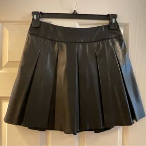 Alica + Olivia women’s Black Leather Pleated Skirt Size 2